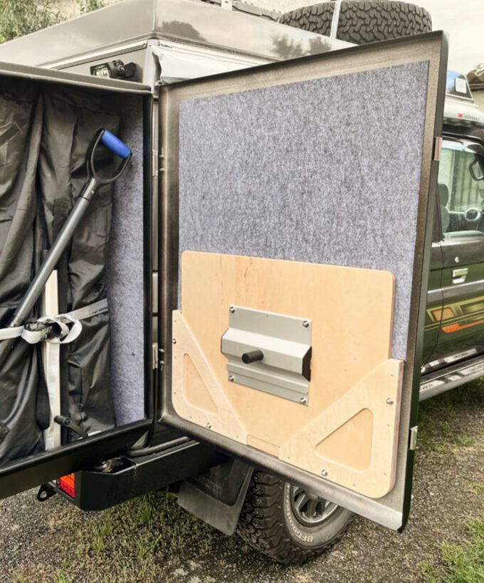 Lagun Tischgestell für Camper/Wohnmobil/Boot verstaut