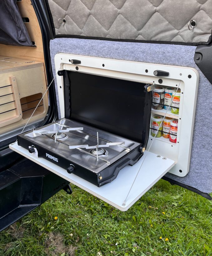 Hecktuertisch Toyota Land Cruiser 76 und 78 Klapptisch Campingtisch mit Kocher