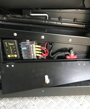 Sitzkasten-Elektrobox für Land Rover Defender 90/110