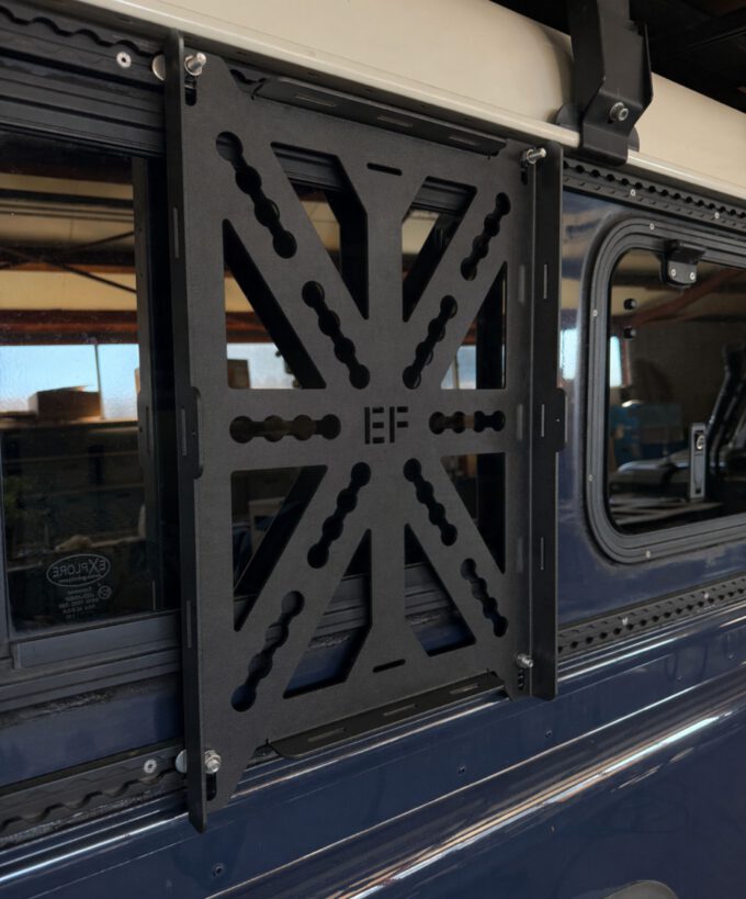 Kanisterhalter für Defender Geländewagen, Kanisterhalterung für 20 L Kanister, Montage an Airlineschienen, Aluminium pulverbeschichtet