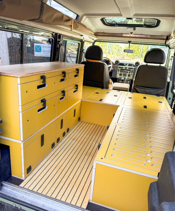 BoXplorer D110 Defender 110 SW Camper Ausbau-Modul, Modulausbau, Camper Box, Selbstausbau Set, DIY Innenausbau, Camper selbst ausbauen, Living, sambra gelb