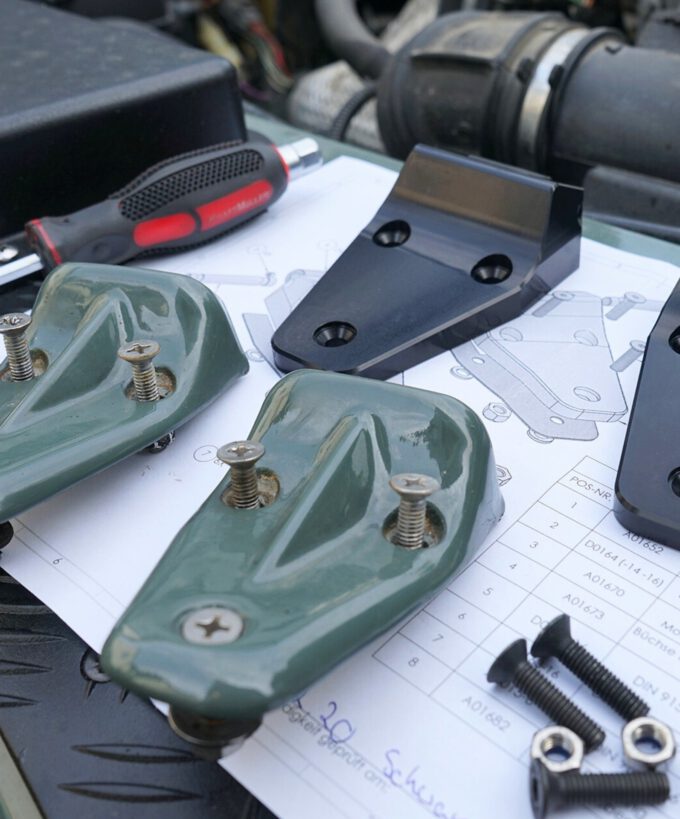 Defender Motorhaubenscharniere, Motorhaubenhalter, Motorhaubenscharnier, Diebstahlschutz, Aluminium, UV-beständig, korrosionsbeständig, Montage-Kit, Made in Germany, montage