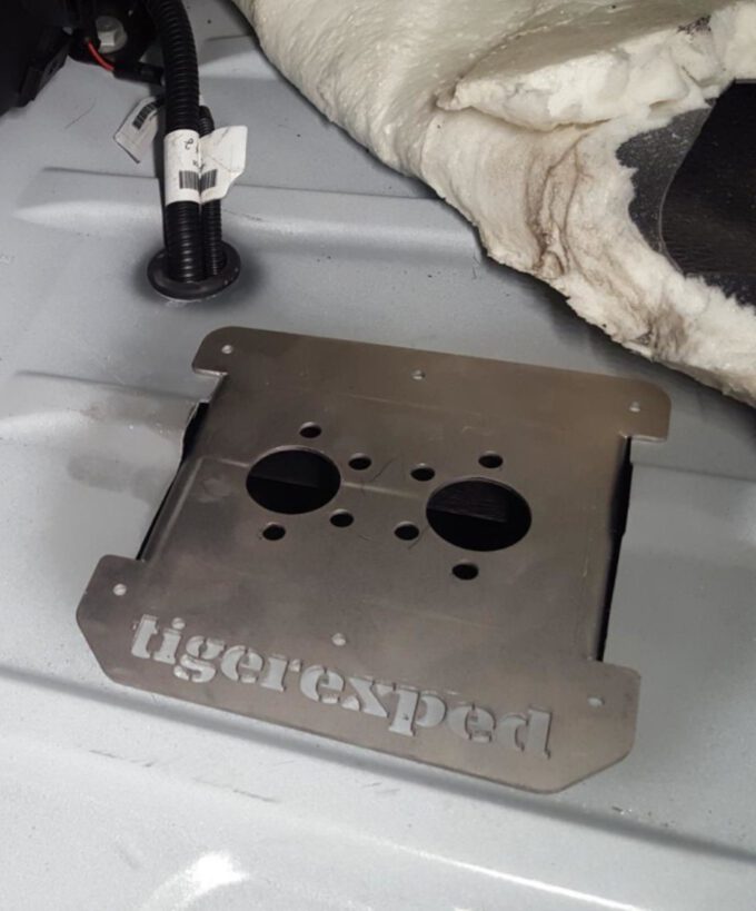 Einbauflansch für Standheizung, Einbauflansch, Einbauflansch für Luftheizungen, Einbauflansch für Autoterm Air Planar 2D, Edelstahl, rechteckiger Ausschnitt, Einbaubeispiel